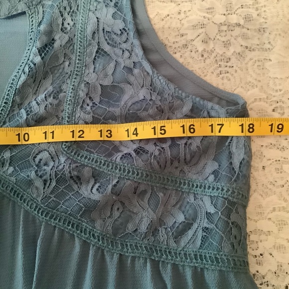 Maurices Tp blouse tunic sleeveless keyhole lace bodice and collar Medium - Picture 6 of 8